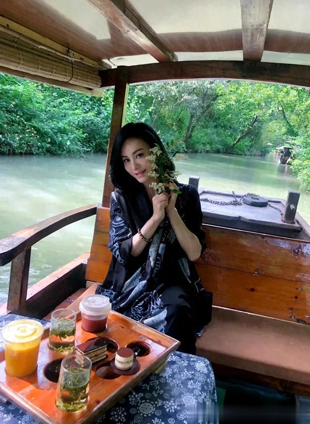 范冰冰到她旁边都只能当丫鬟！她号称江湖第一美女，堪称完美女人