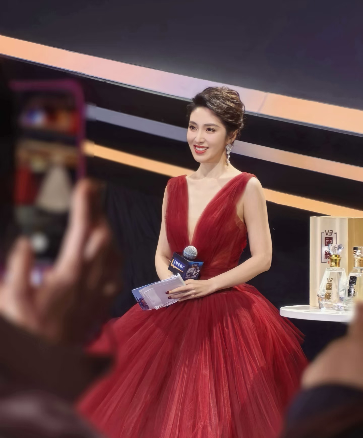 何卿分享最新美照并配文，一些东方跨年的点点滴滴