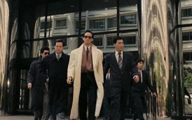 TVB老戏骨惊喜客串内地短剧，娶小20年娇妻定居内地住独栋别墅