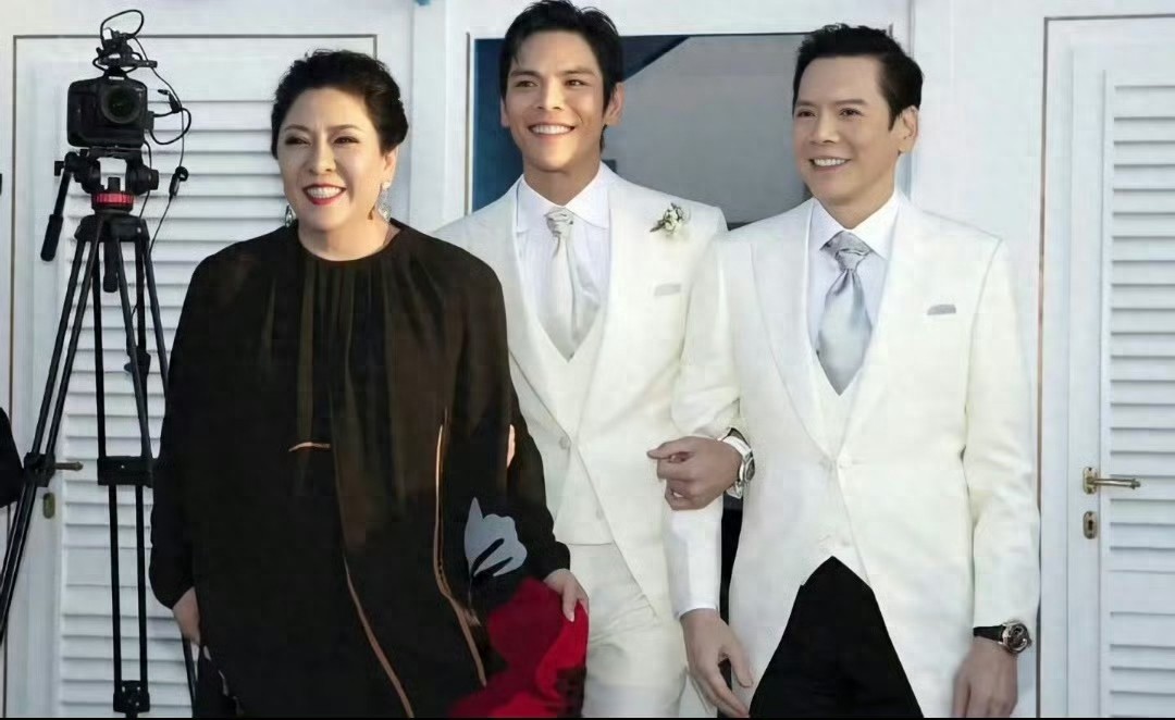 向佐在高原录制综艺时突然情绪崩溃，对丁真说：娱乐圈的人很恐怖