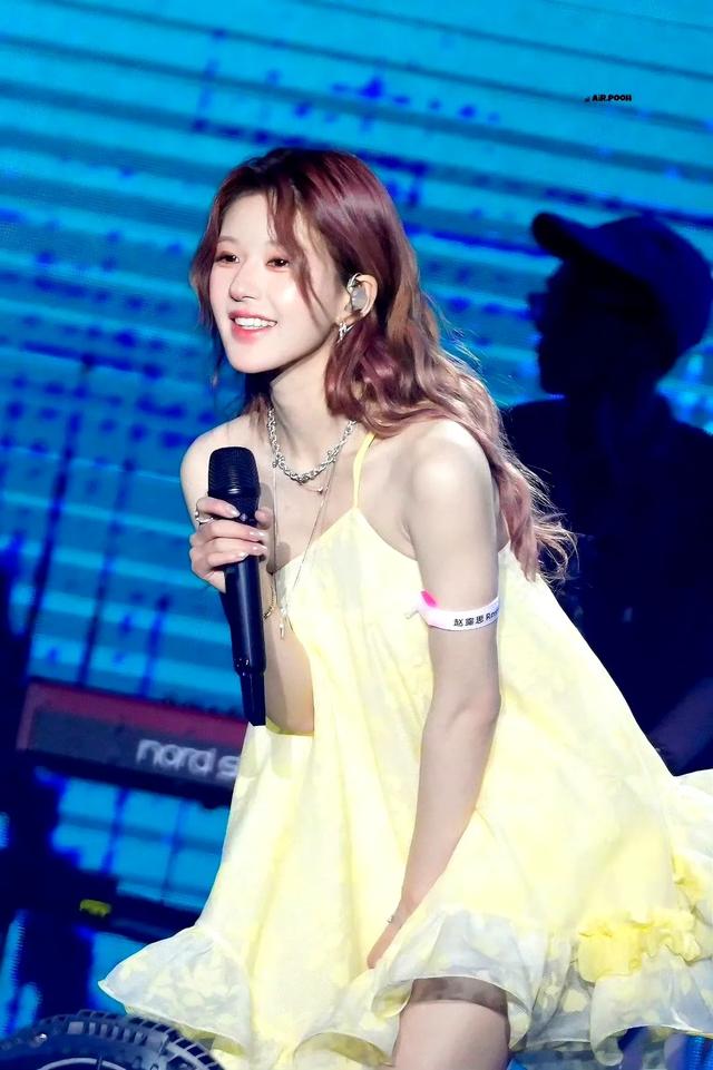 赵露思 短裙被风吹起 神似玛丽莲梦露