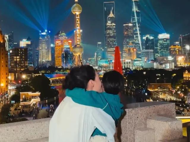 张柏芝罕见晒仨儿子,Lucas 和小Q打球好帅,6岁小儿子侧脸像哥哥