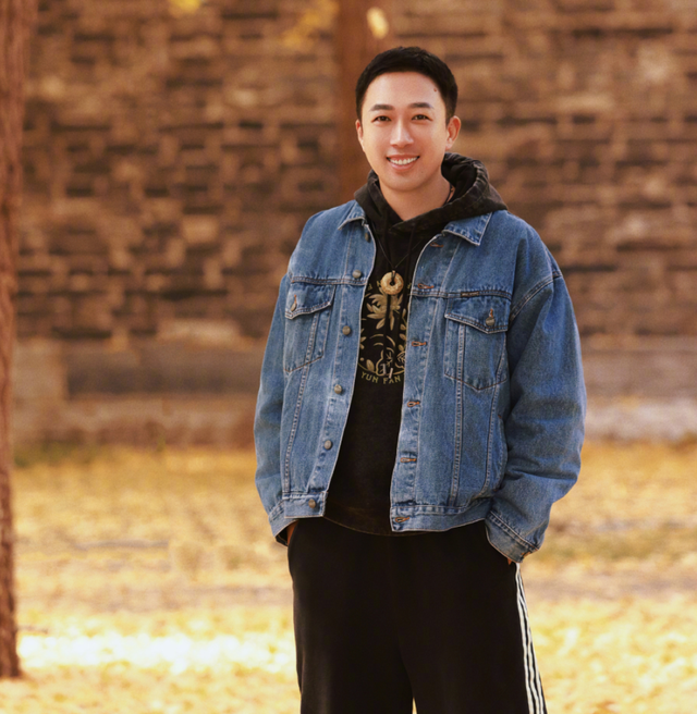 因得罪于正沦为18线，早高峰挤地铁无人识，富豪老公身份成谜