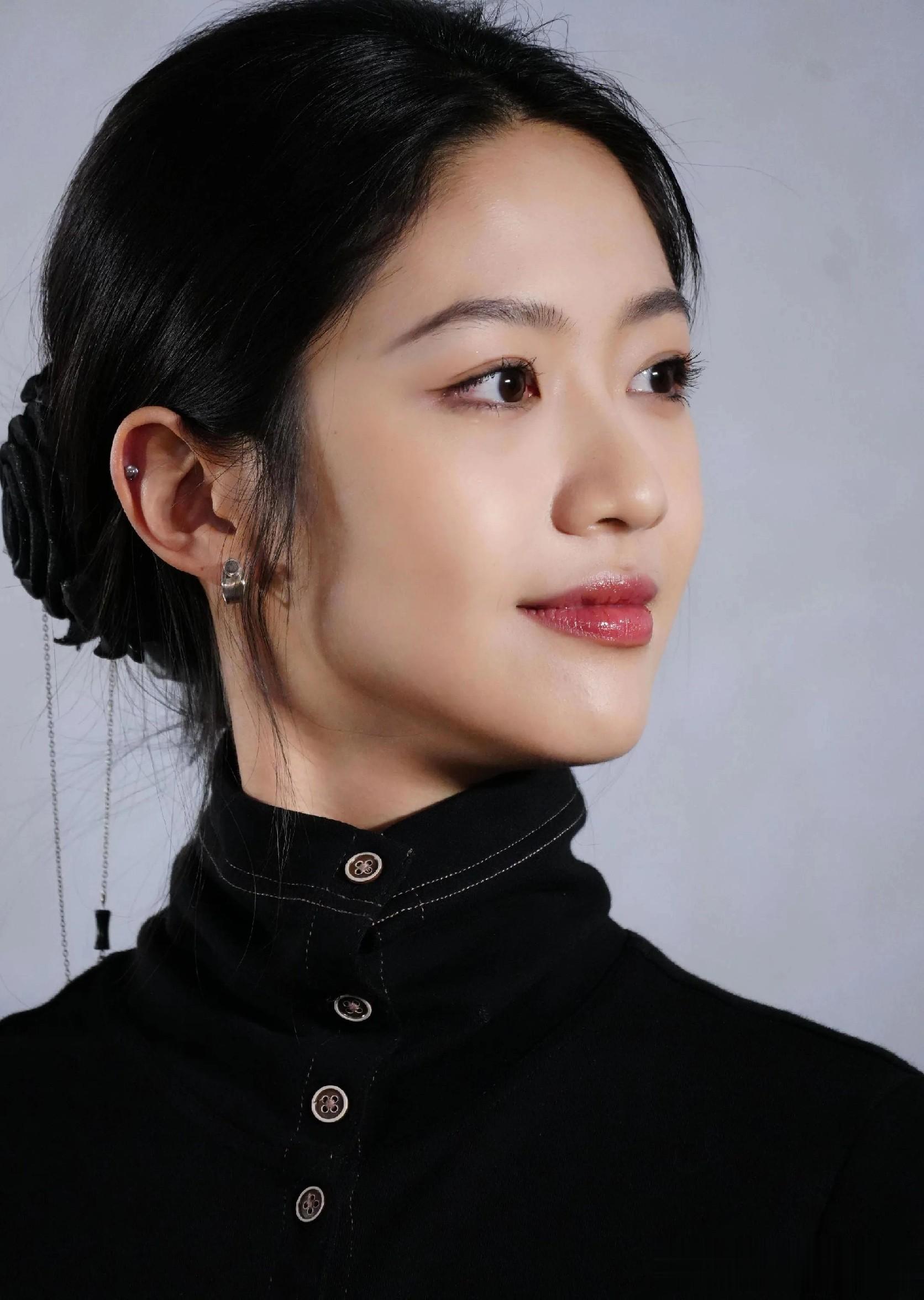 向涵之才23岁？这大气长相也太“显贵”了耐看型美人真的越品越香