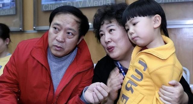 牛群：抛下冯巩后跟妻子也离婚了，如今76岁没积蓄，近况如何？