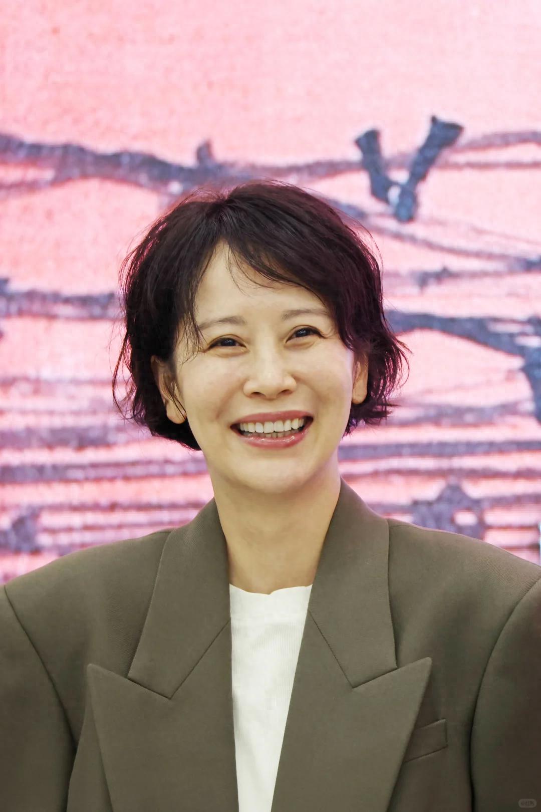 47岁海清近况让人心酸，脸垮嘴斜、又普又显老，昔日女神也落寞了