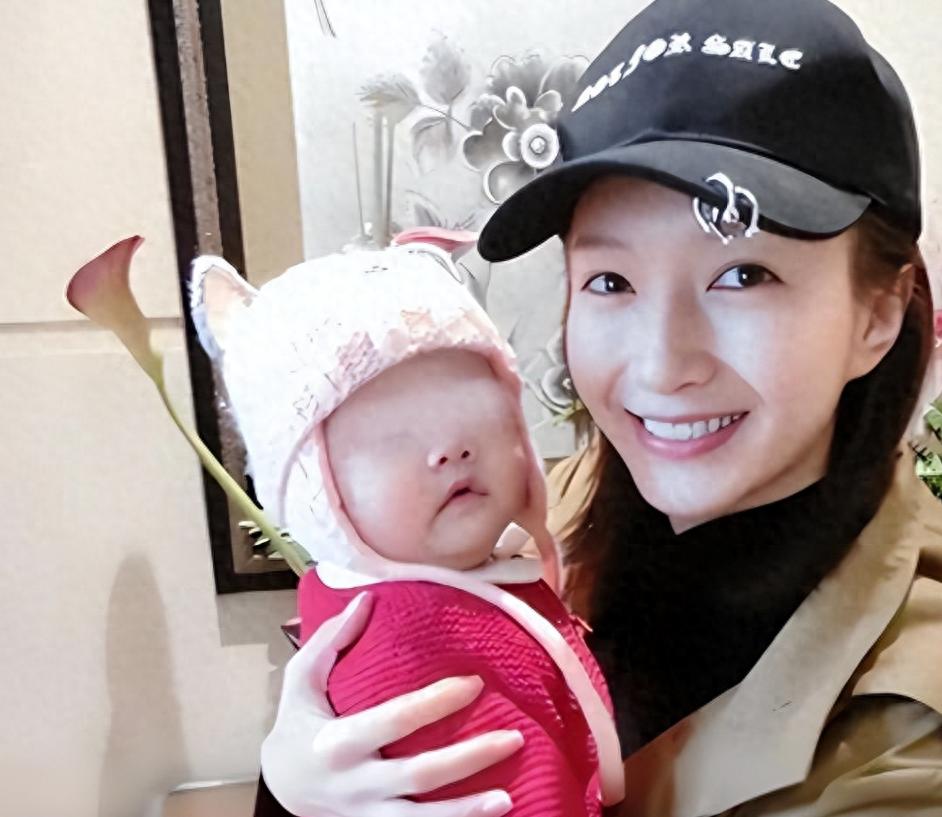 与富商海外产子真相大白7个月，江疏影近况曝光，王传君的话没错