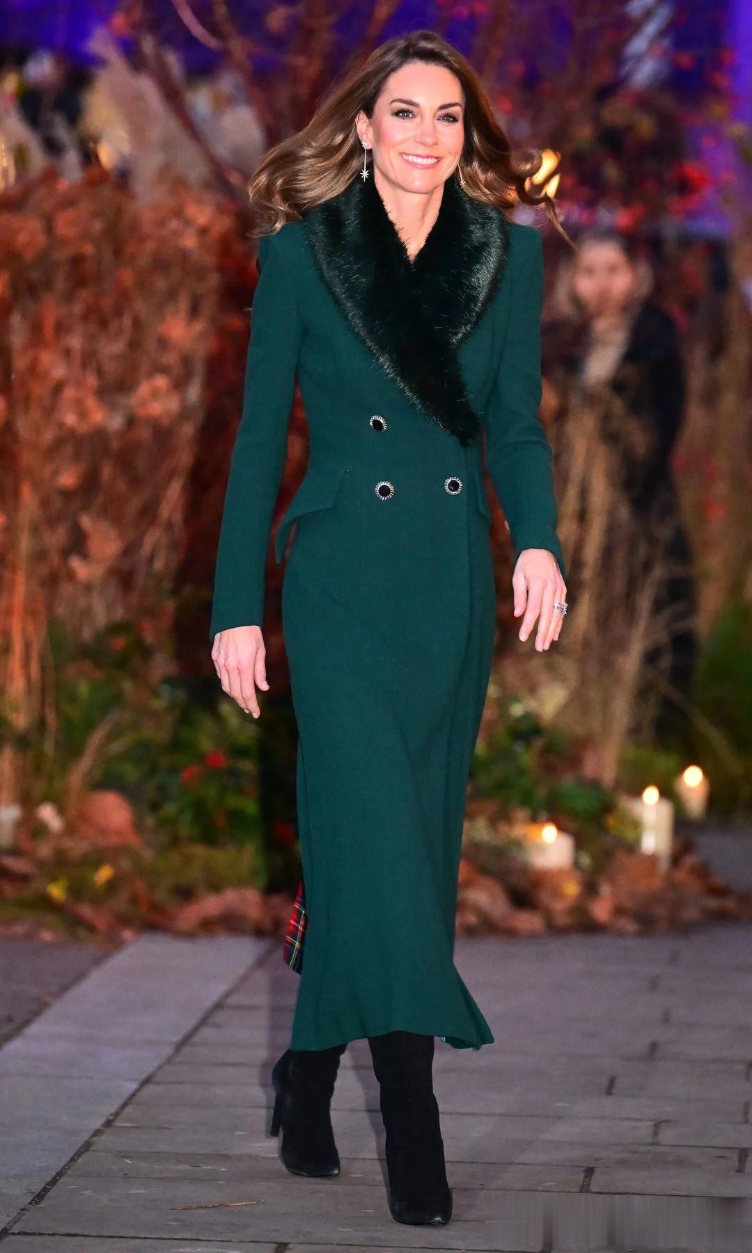 变化不小!威尔士三宝出席圣诞颂歌,路易变小绅士,夏洛特更美了