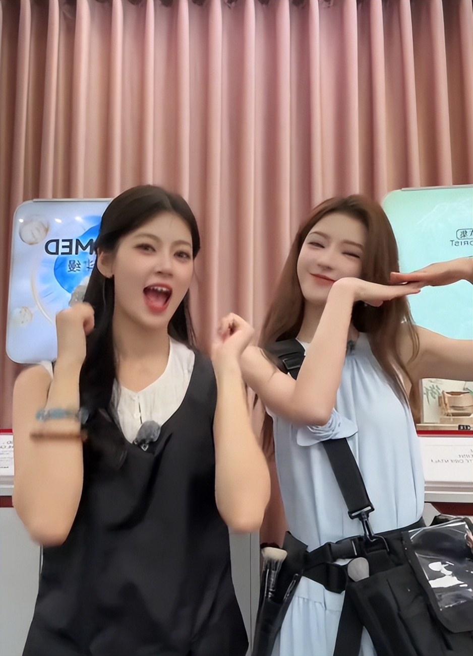 张予曦携小14岁亲弟出镜,曾被父母瞒着生二胎,背后的真相太现实