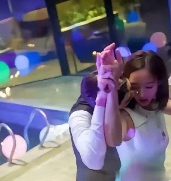 张钧甯看着好可怜啊，拍戏男演员这样对她，工伤了！