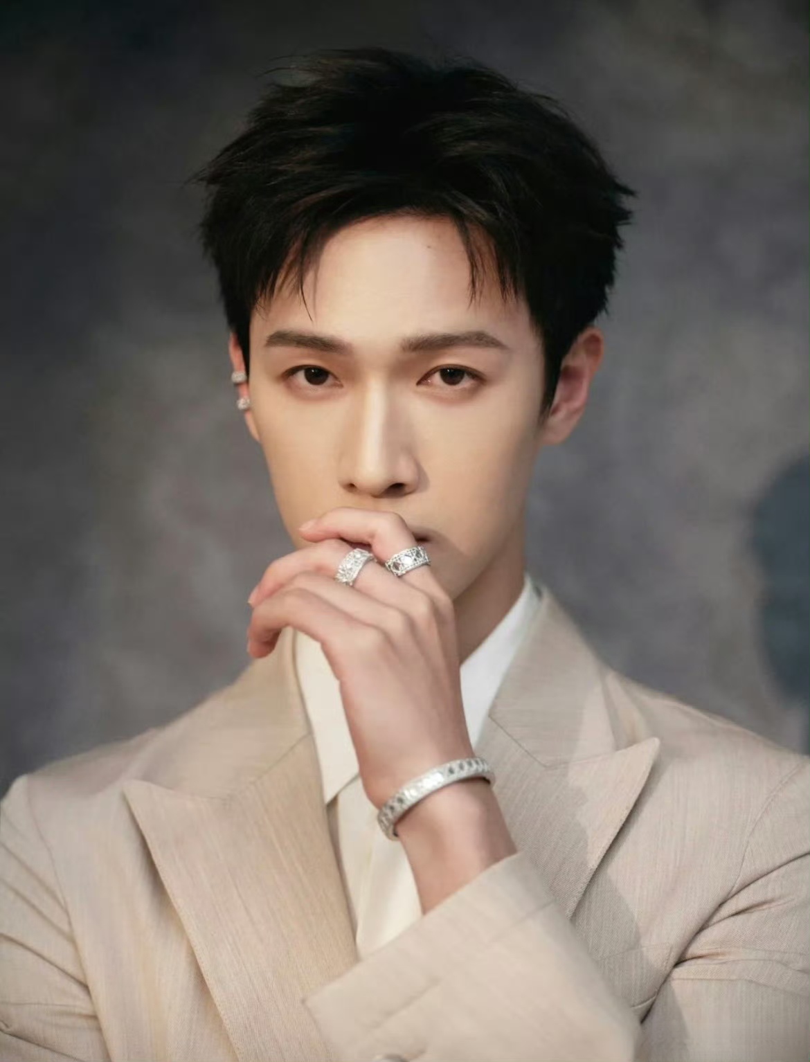 9.13娱乐\uD83C\uDF49:杨紫 杨幂 王俊凯 李昀锐 成毅 白鹿 迪丽热巴 谭松韵 唐嫣