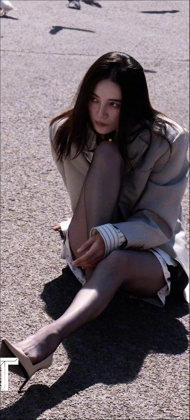 精选壁纸-总有一双腿是你不认识的，女明星高清无水印壁纸美图