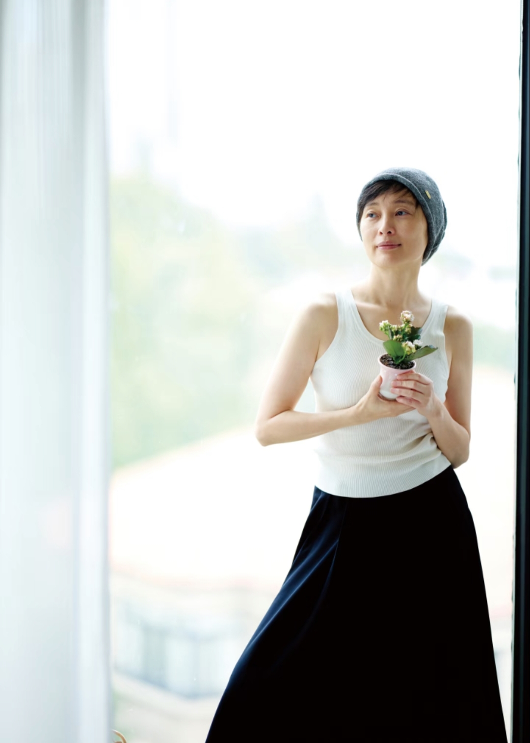 吴越晒大平层新家，装修清新爱侍花弄草 装修一年皱纹褐斑都多了