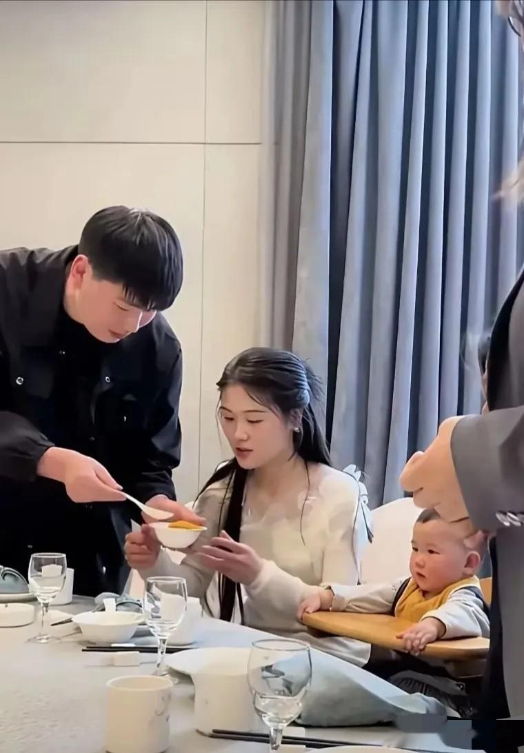 打脸“扶不起”！小伟供电局上班陈萌暖透他，大衣哥不纵容太明智