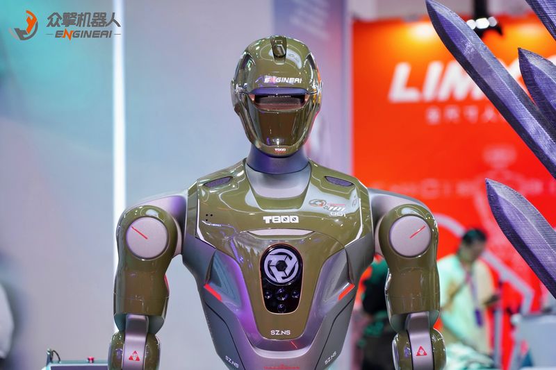 世界机器人大会观察|挤不进去展台,人形机器人集体比拼\卷\活干