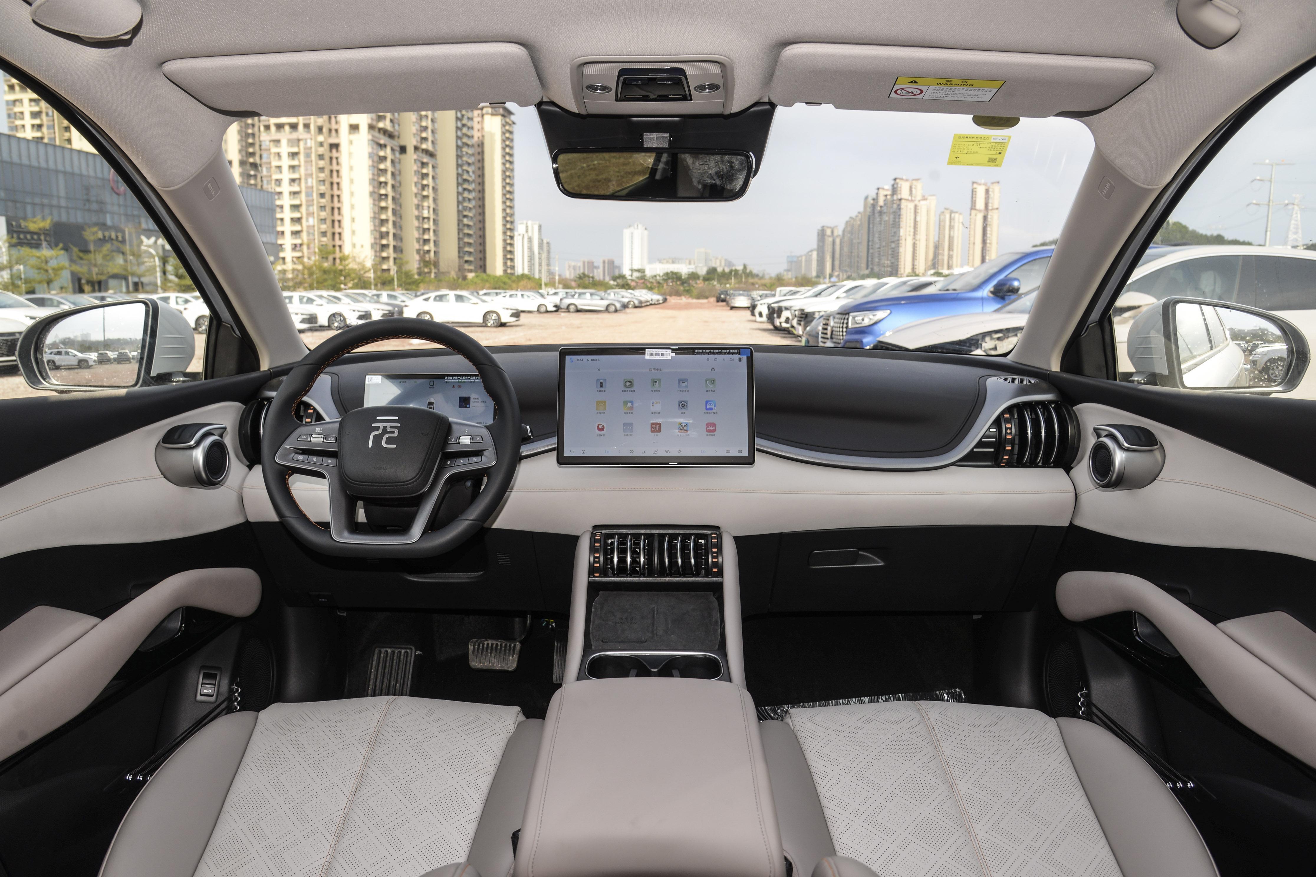 七夕选车指南：零跑 B10 与元 PLUS，哪款更适合你的家庭出行？