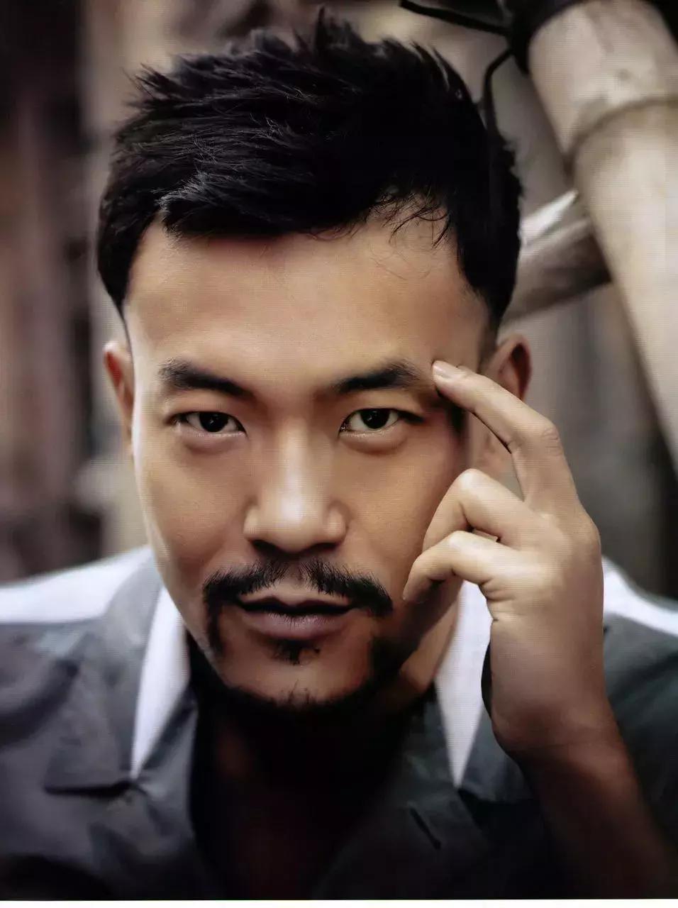 段奕宏说的没错，不拍戏就消失的廖凡，早已在另一个圈子红得发紫