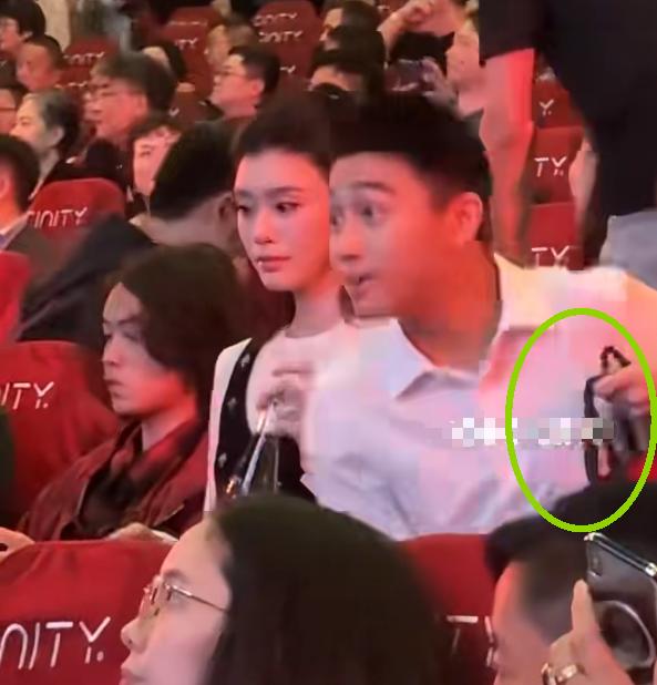 阿凡达3首映礼，章子怡皱纹多，四太打扮时髦，何猷君帮妈妈拿包