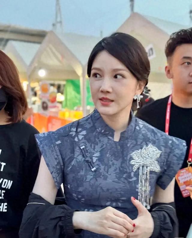 陈小纭出席活动，脸部状态僵化！整容后遗症凸显，显老十岁！