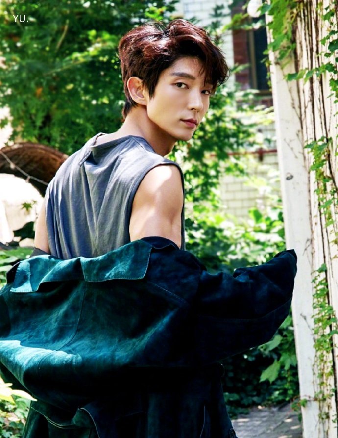 李准基日本机场被偶遇，形象变化与感情状况引热议