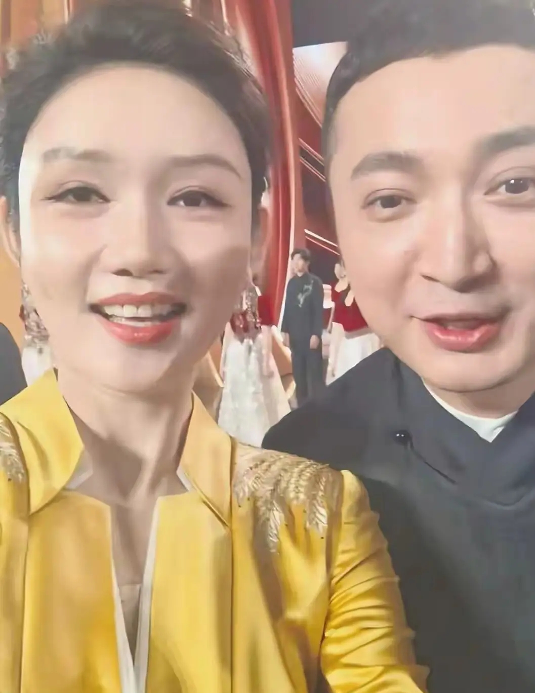 梅婷帮了龙洋一个大忙，同框看清龙洋真实相貌，俩人都一样漂亮