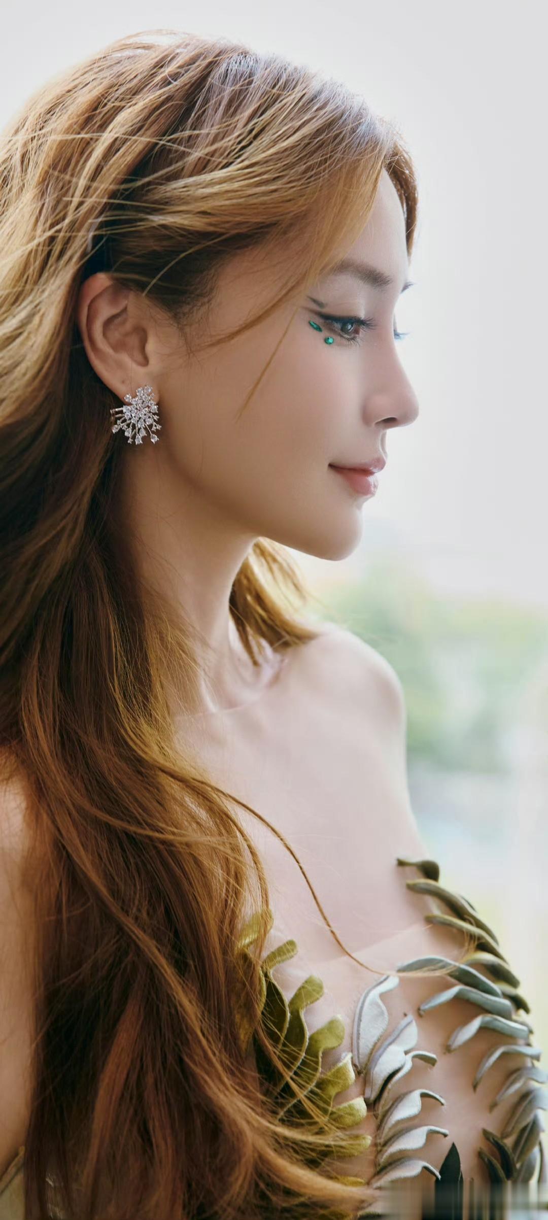 Angelababy,一组唯美巴黎时装周高定秀壁纸