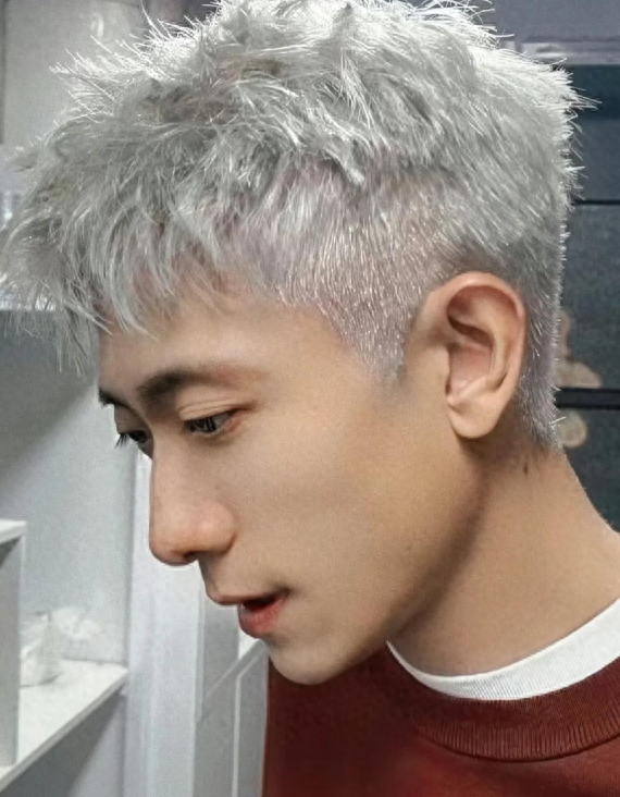 一手好牌打得稀烂？\消失\两年的张一山，给内娱男星\上了一课\