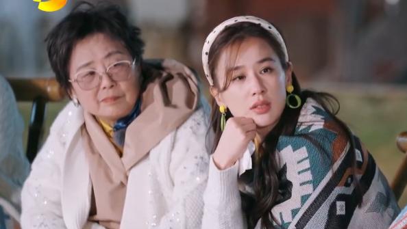 黄圣依妈妈撑起了自己的原生家庭，网友：简直是全家人的‘人形外挂’！