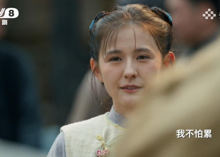 央视《灼灼韶华》开播，本是奔着热依扎去的，却被 36 岁女二惊艳了