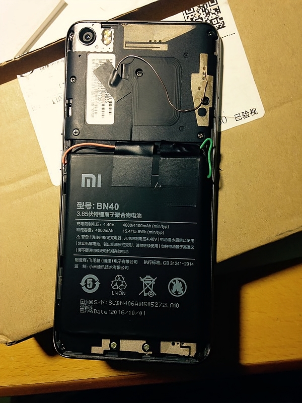 暴力堆砌的下場！7000mAh的背后，是以閹割整個(gè)手機(jī)為代價(jià)