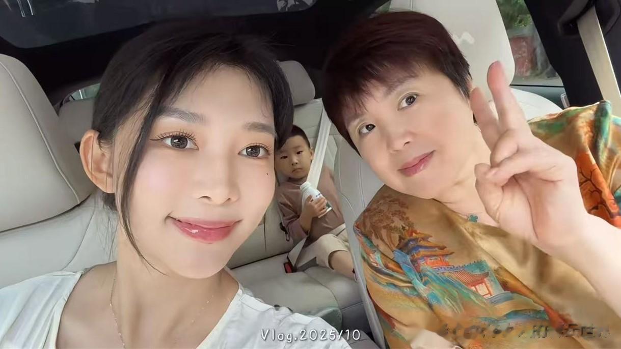 德云社饼嫂双节出游,首次接广告,网友力挺,饼嫂凭实力挣钱