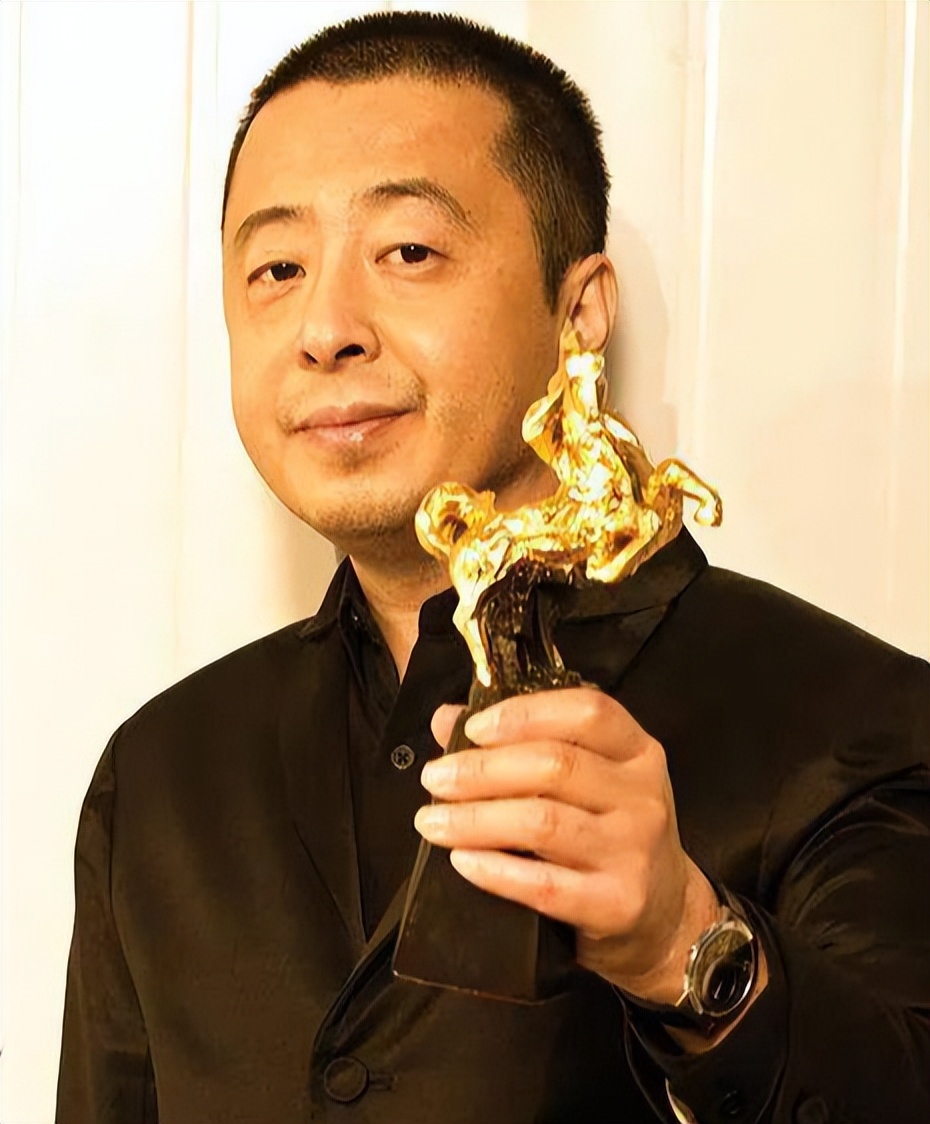 人民日报发文，贾樟柯再破天花板，让张艺谋和整个导演圈沉默了