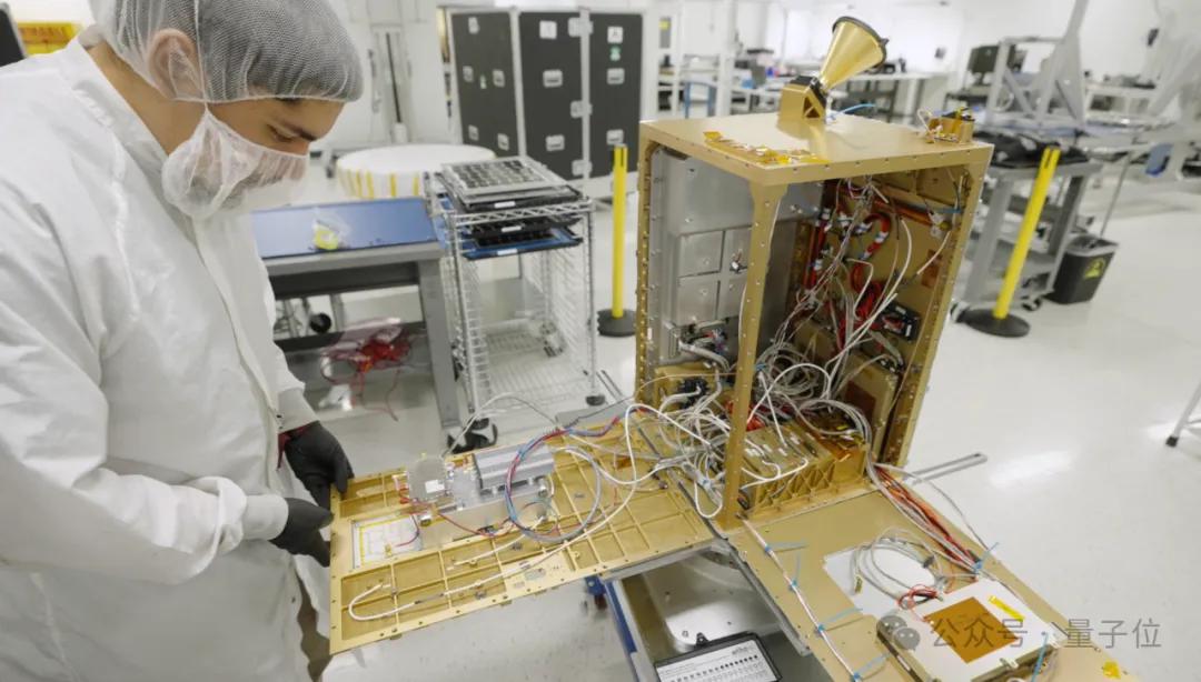 AI大戰打到太空！前腳H100入軌，TPU后腳上天，中國玩家笑而不語