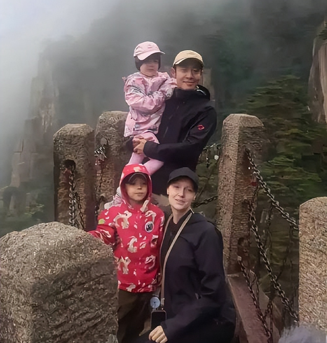 她和撒贝宁同居多年,却转身投入富家怀抱,如今两人境况天差地别