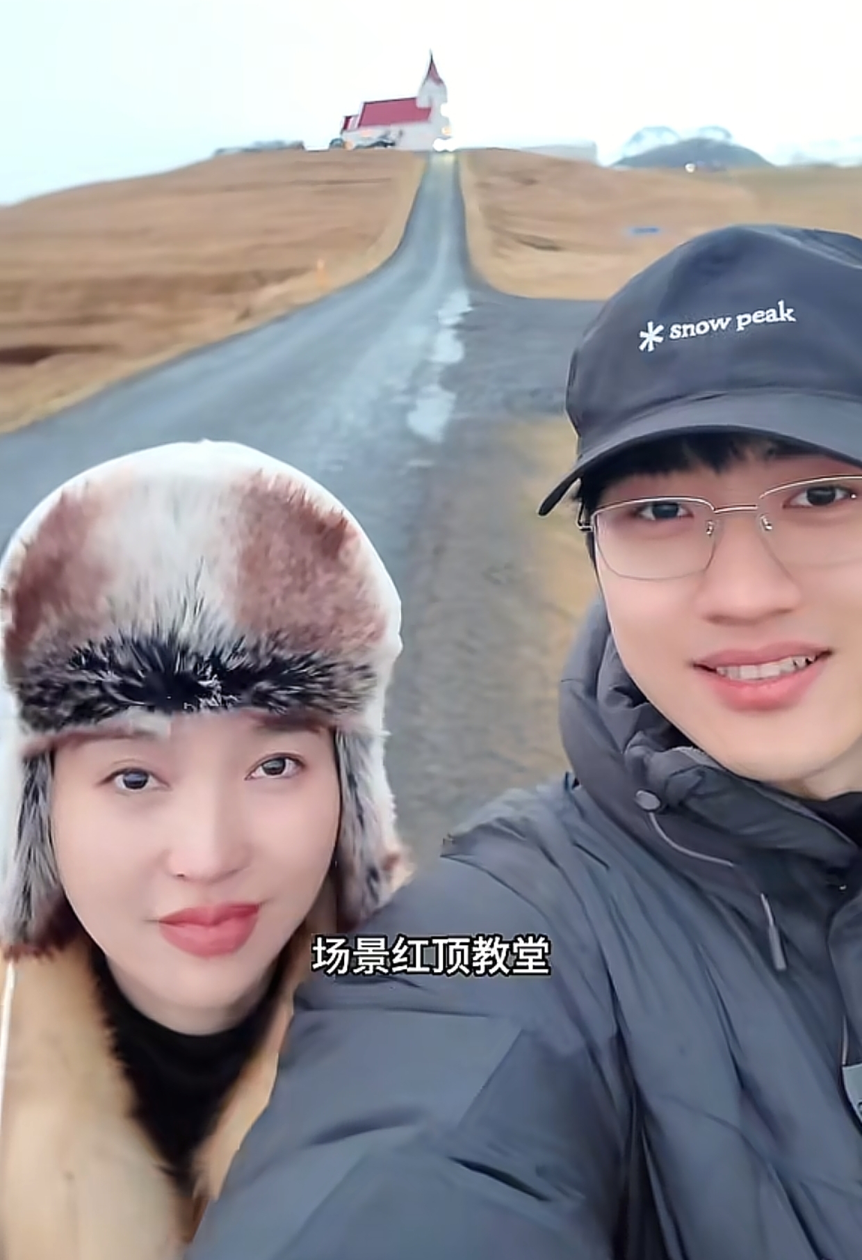 25岁孙丞潇在冰岛向42岁金莎求婚成功！俩人在海边拥吻好甜蜜