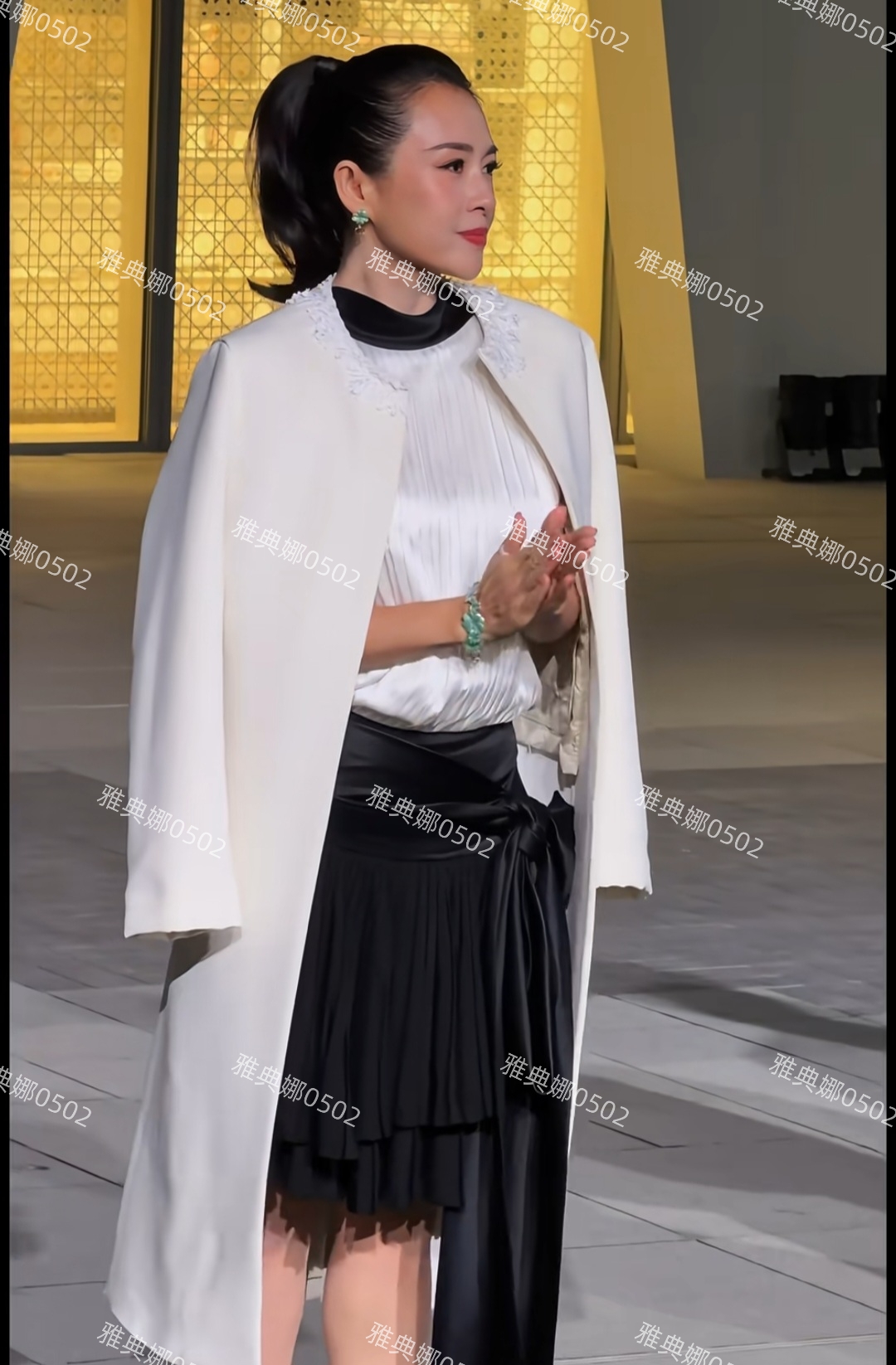 章子怡跟LV集团长公主同框宛如红白玫瑰虽然只有1米64但气场不输