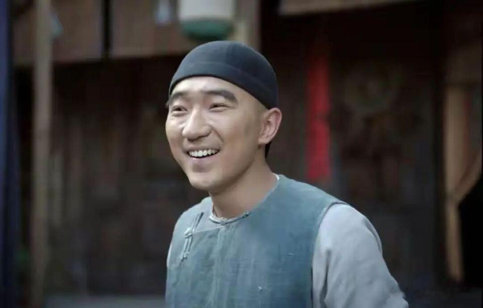 他颜值不输陈晓，演技不输朱亚文，演《大生意人》风头盖过男一号