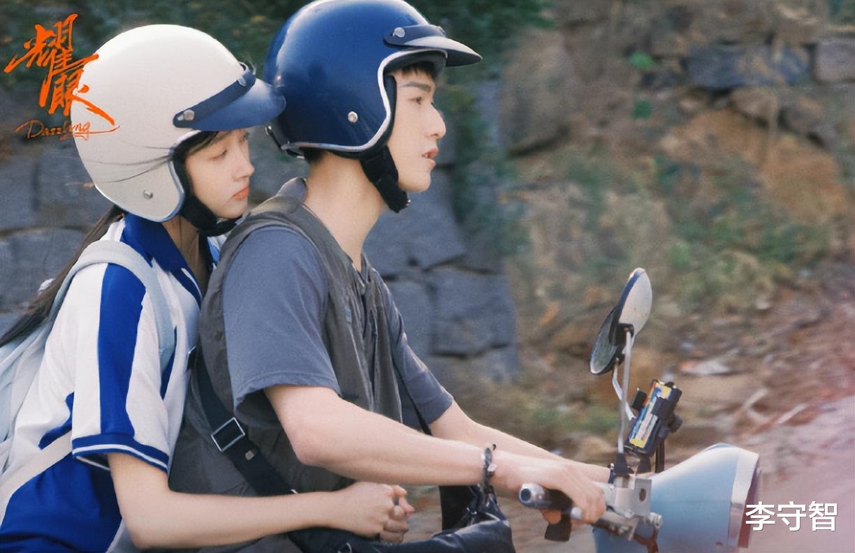 李昀锐在95花间无缝切换,才和关晓彤拍完又三搭孟子义,都被压番