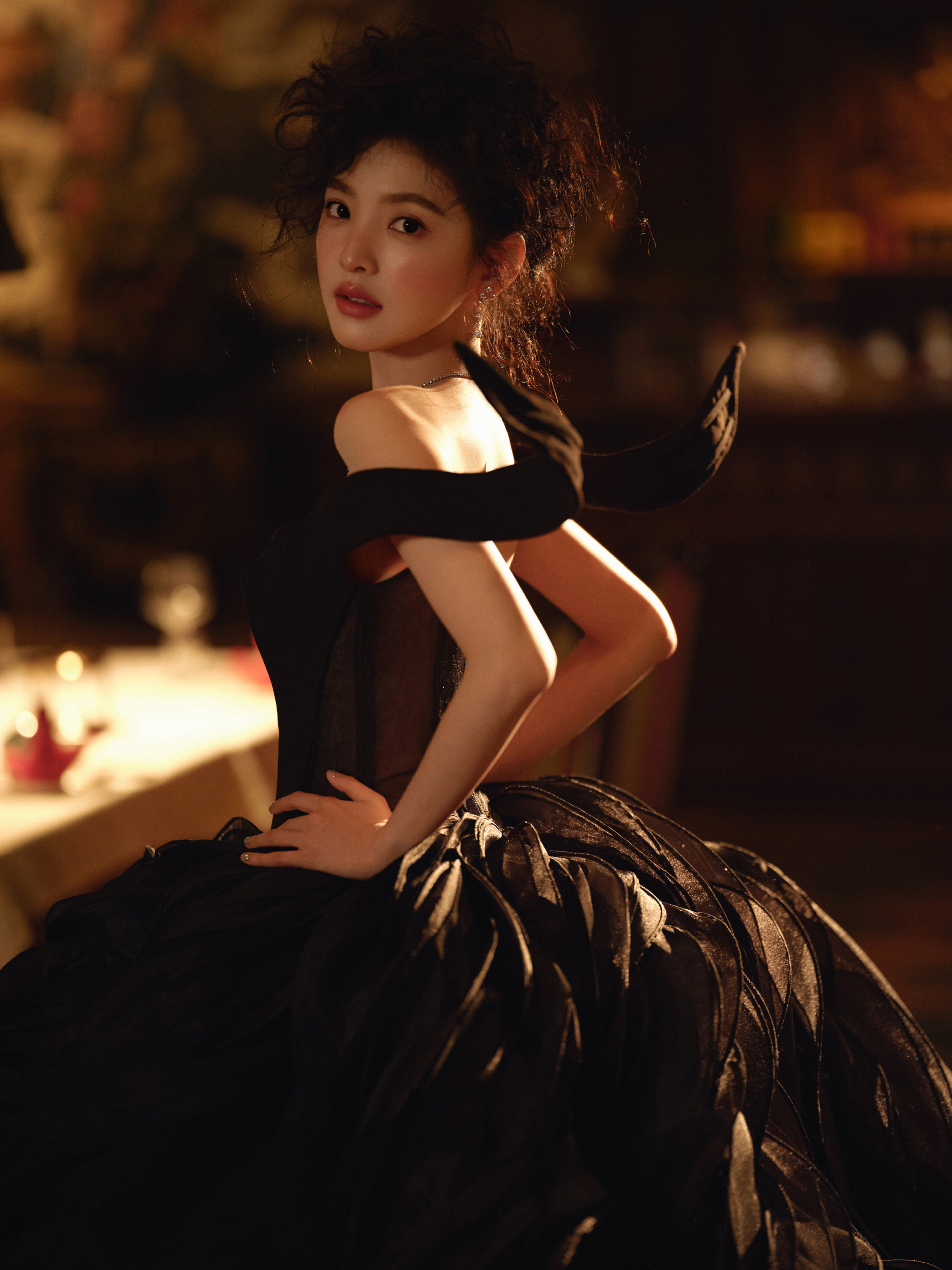 章若楠抹胸拖地礼裙