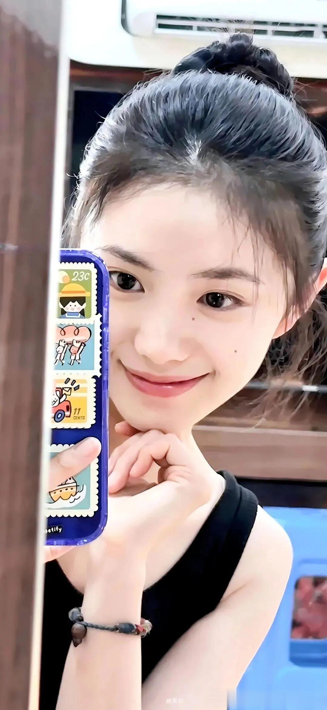 刘浩存甜美壁纸