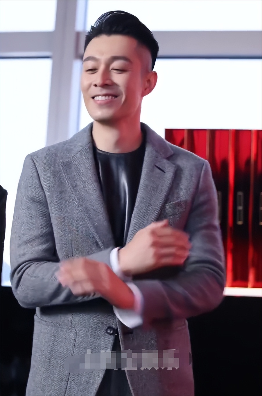 上海TF活动,彭小苒“蛇女”辣眼,包上恩土气,王楚然一身黑惊艳