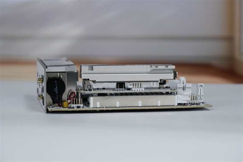 微星MPG X870I刀鋒 鈦主板評測：穩定釋放200W 內存性能可提升50%