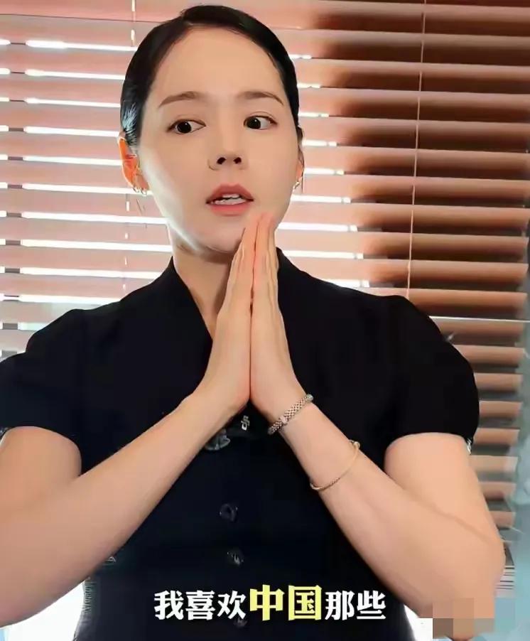 韩佳人吃中餐边吃边夸,却被挖出嫌弃中国货视频,比蔡琳还败好感