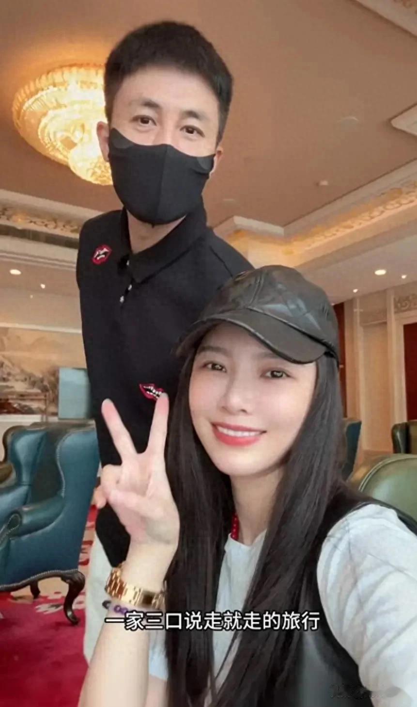 杜淳王灿分居多年，深圳度假竟曝出\第一次同睡\，女儿反应太真实