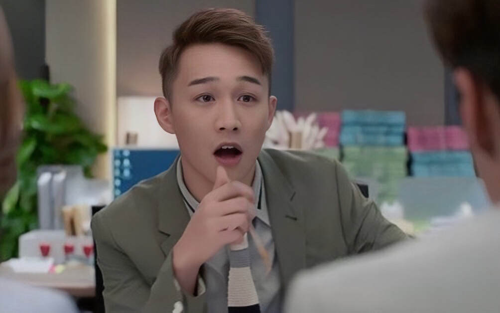 恭喜！TVB知名男星迎娶富婆女友做上门女婿，网友：少奋斗好多年