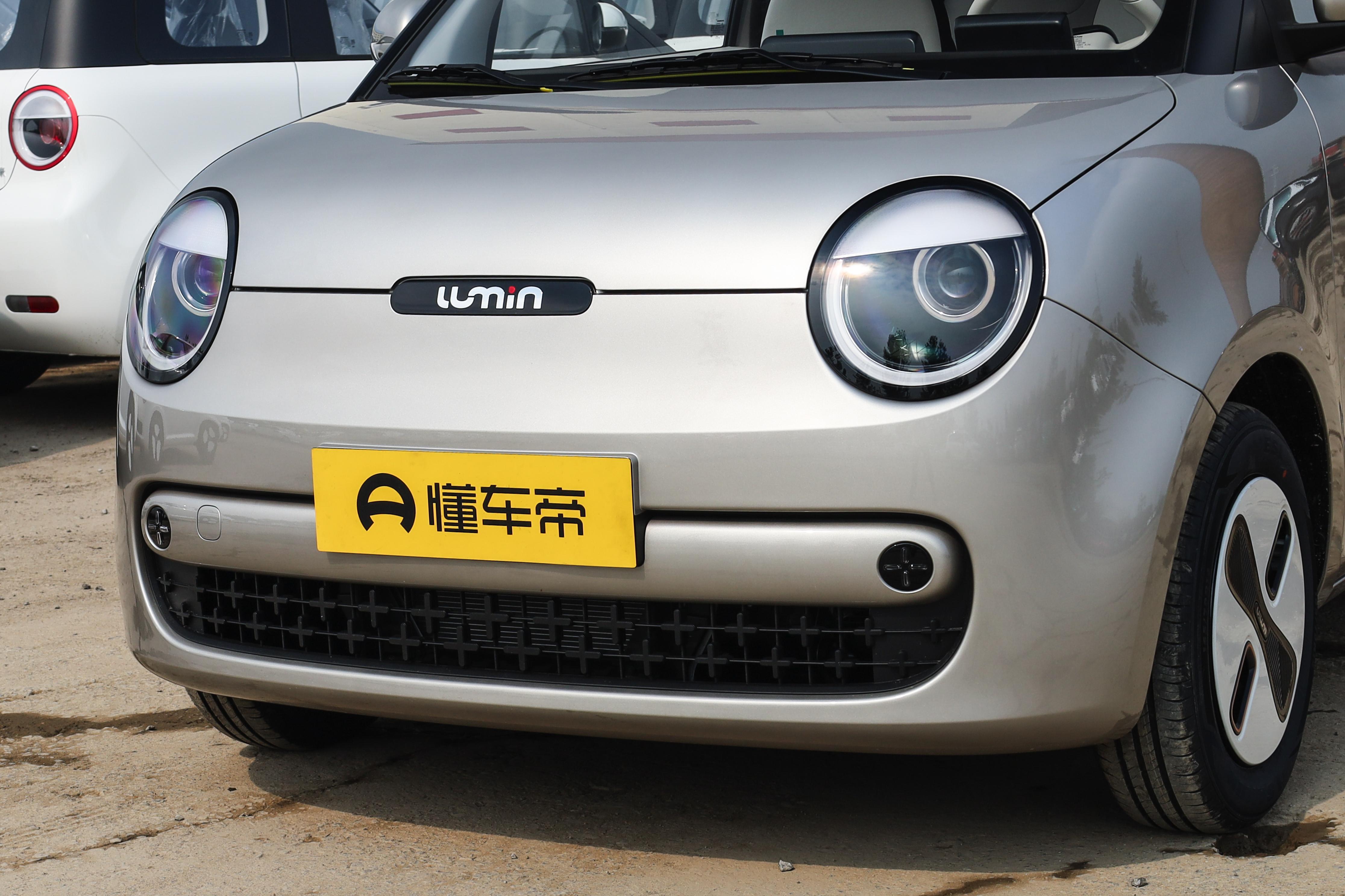 五菱宏光MINI EV 对比长安糯玉米 该怎么选?