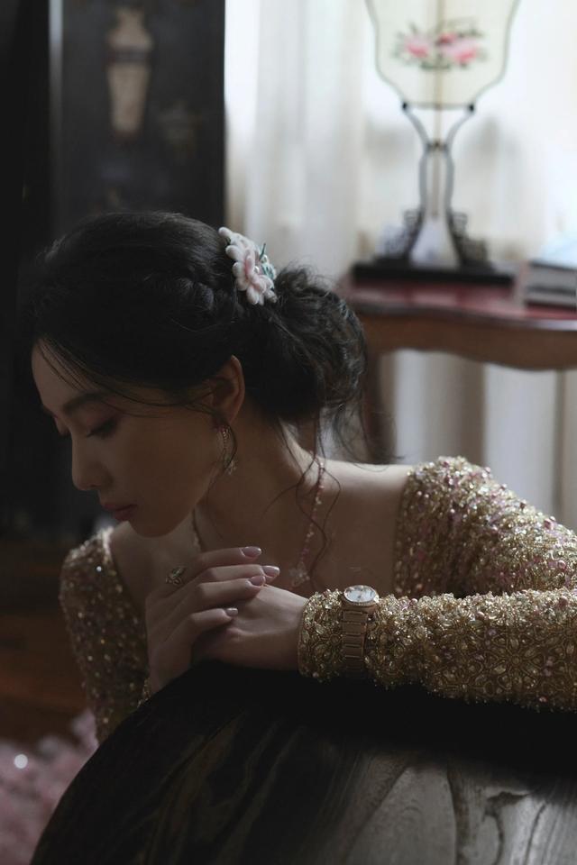 刘诗诗戴非遗绢花，东方大美人