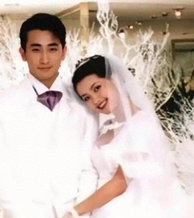 车仁表长子结婚，网友：58岁的父亲比27岁的儿子帅多了