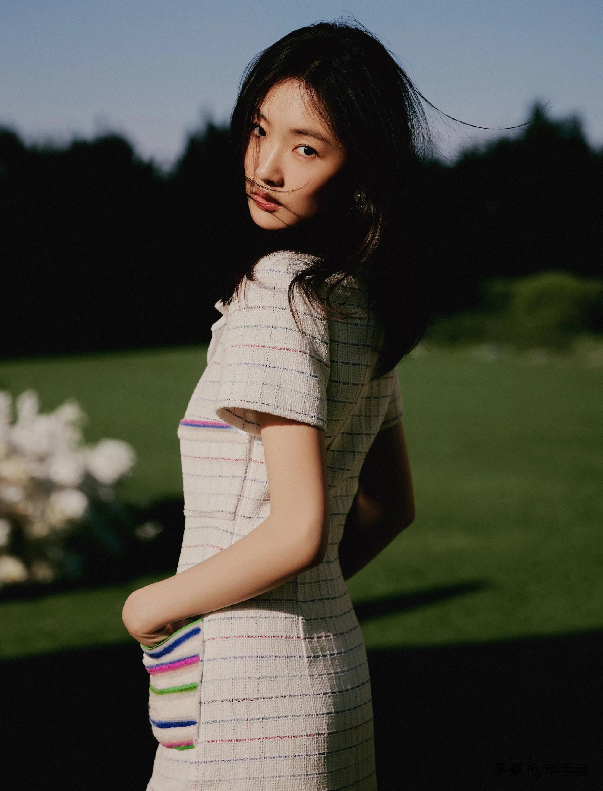 周姓女艺人被曝在剧组耍大牌，因个人喜好，当众辱骂胡姓男演员