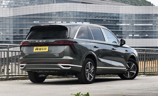 喝92油的中大型SUV，配冰箱+173寸大屏+双电机四驱